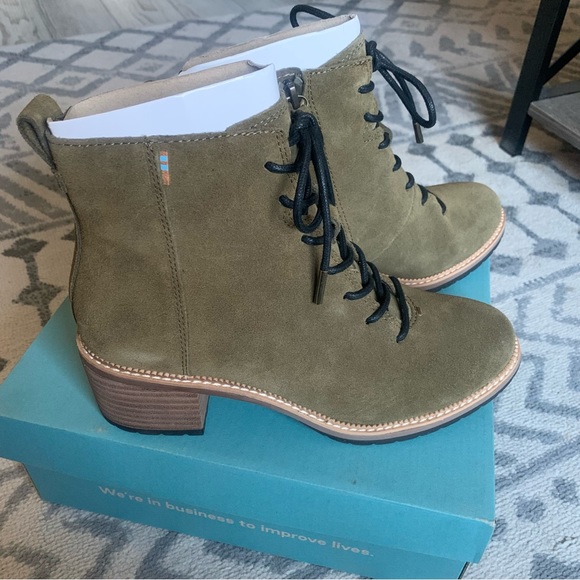 • NWT! [Toms] Finn Lace-Up Booties • - Picture 7 of 12